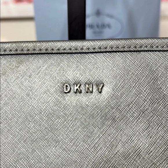 DKNY Elegant Silver Tote Bag - Picture 2 of 7